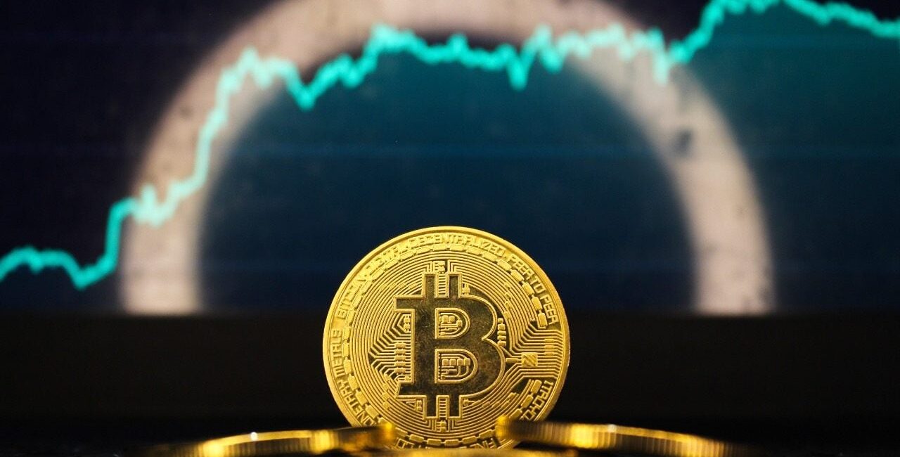 Bitcoin and Ether ETFs Open the Week With Strong Inflows