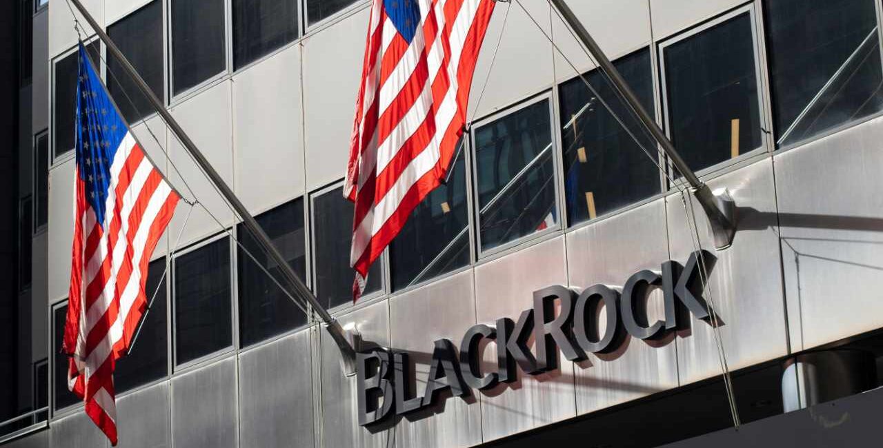 Blackrock Bitcoin ETF Titan Dethrones Its $624B S&P 500 Fund in Fee Revenue