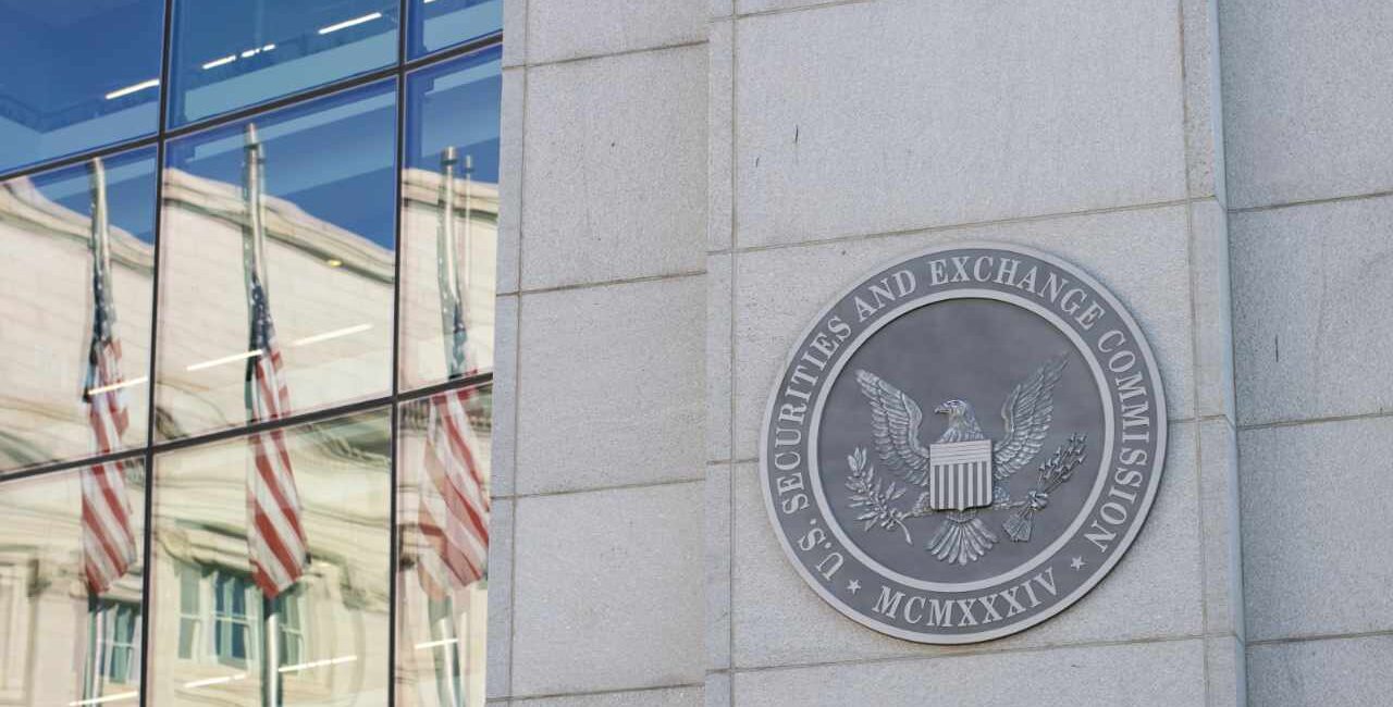 SEC Commissioner Calls for Full Protection of Crypto Users’ Financial Privacy